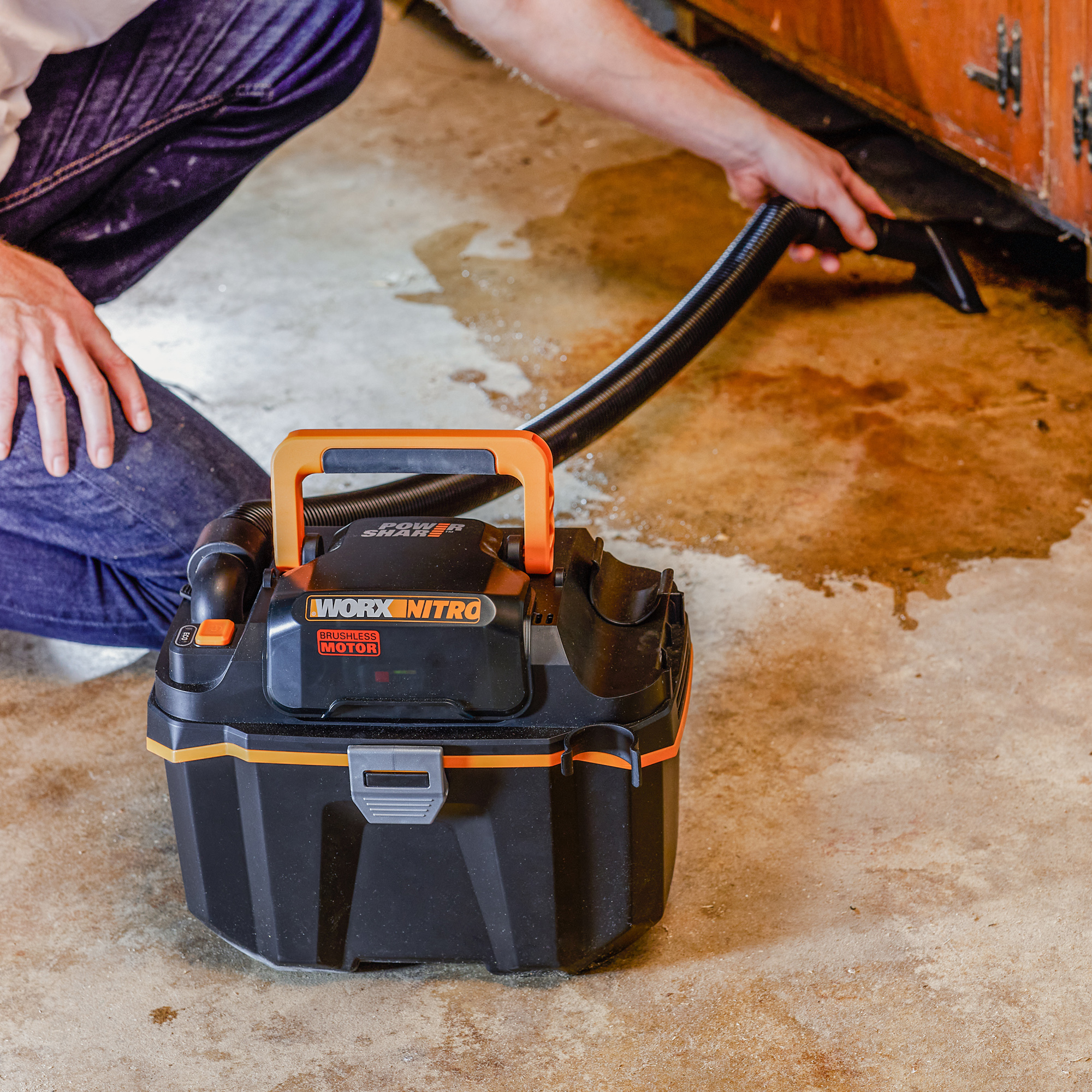 WORX Nitro 20V 2.1 Gal. WetDry Vacuum 2.jpg