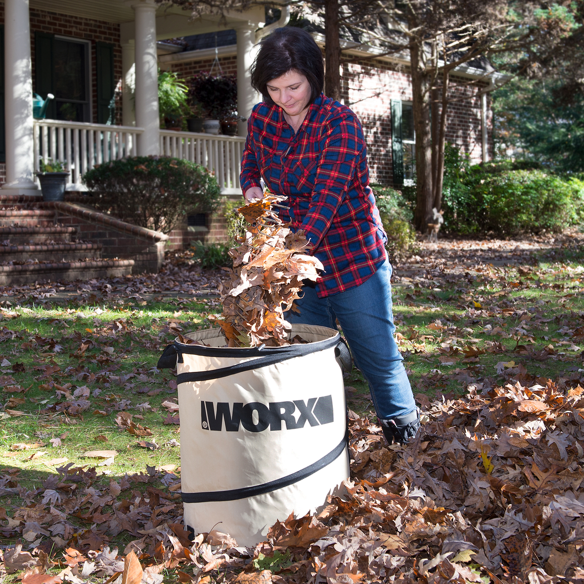 WORX Callapsible Leaf Bin.jpg