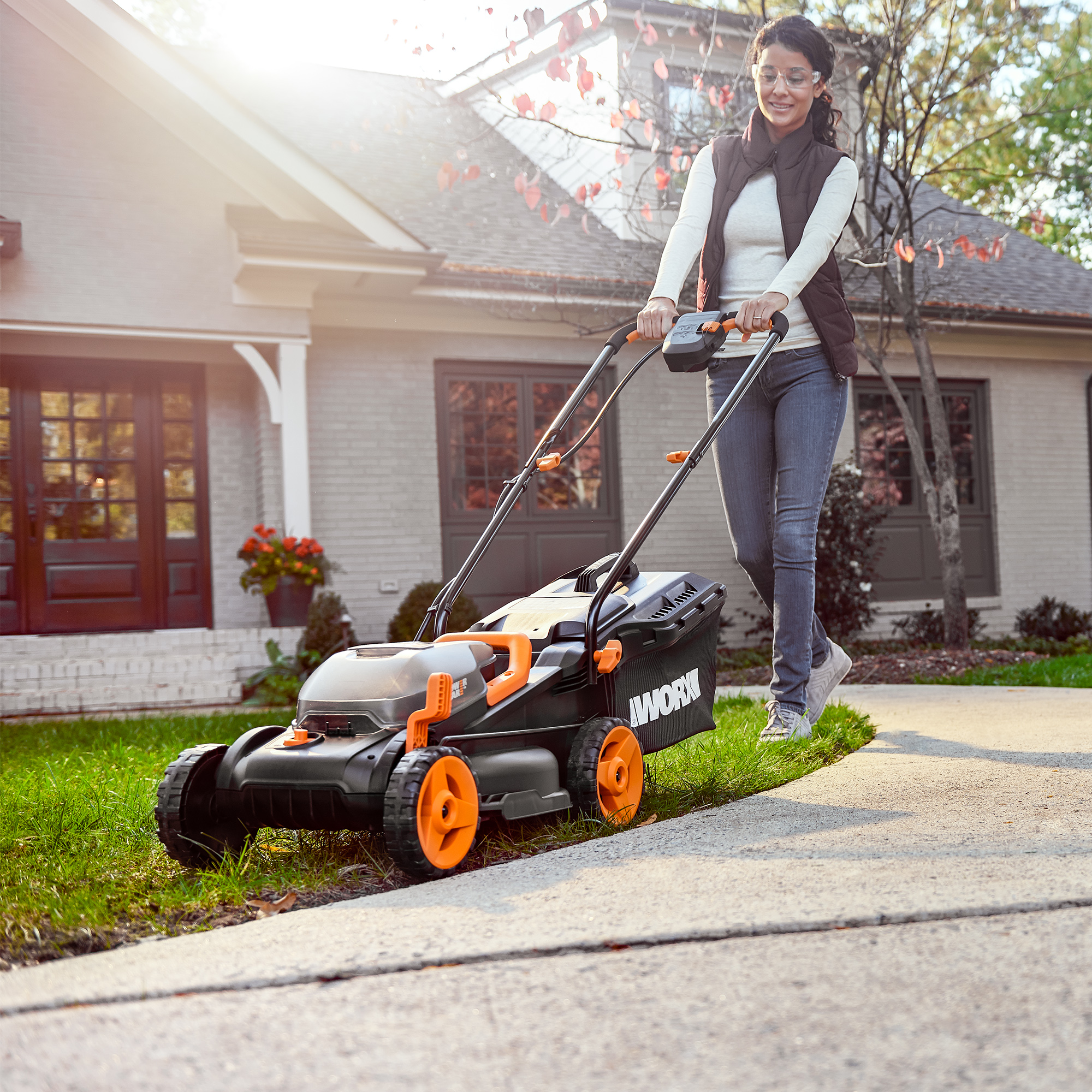 WORX 40V 14 in. Mower_WG779-lifestyle.jpg