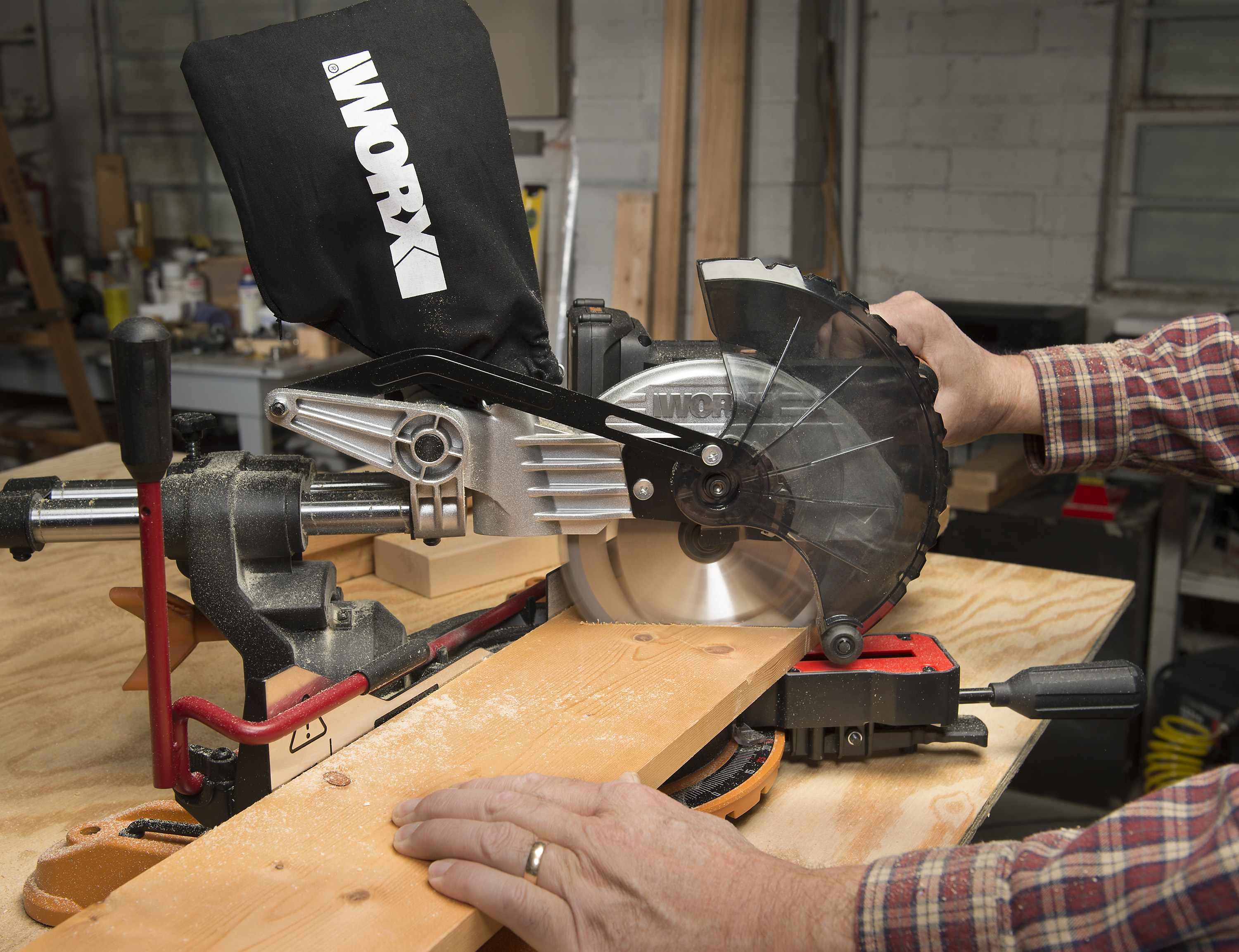 WX845L Miter Saw cross-cut.jpg