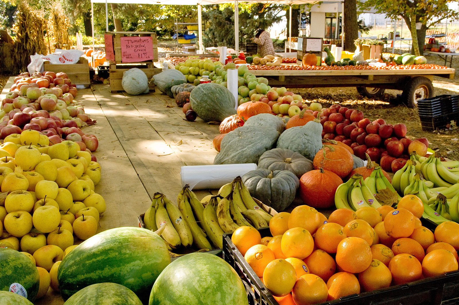 Image of produce at a farmers market